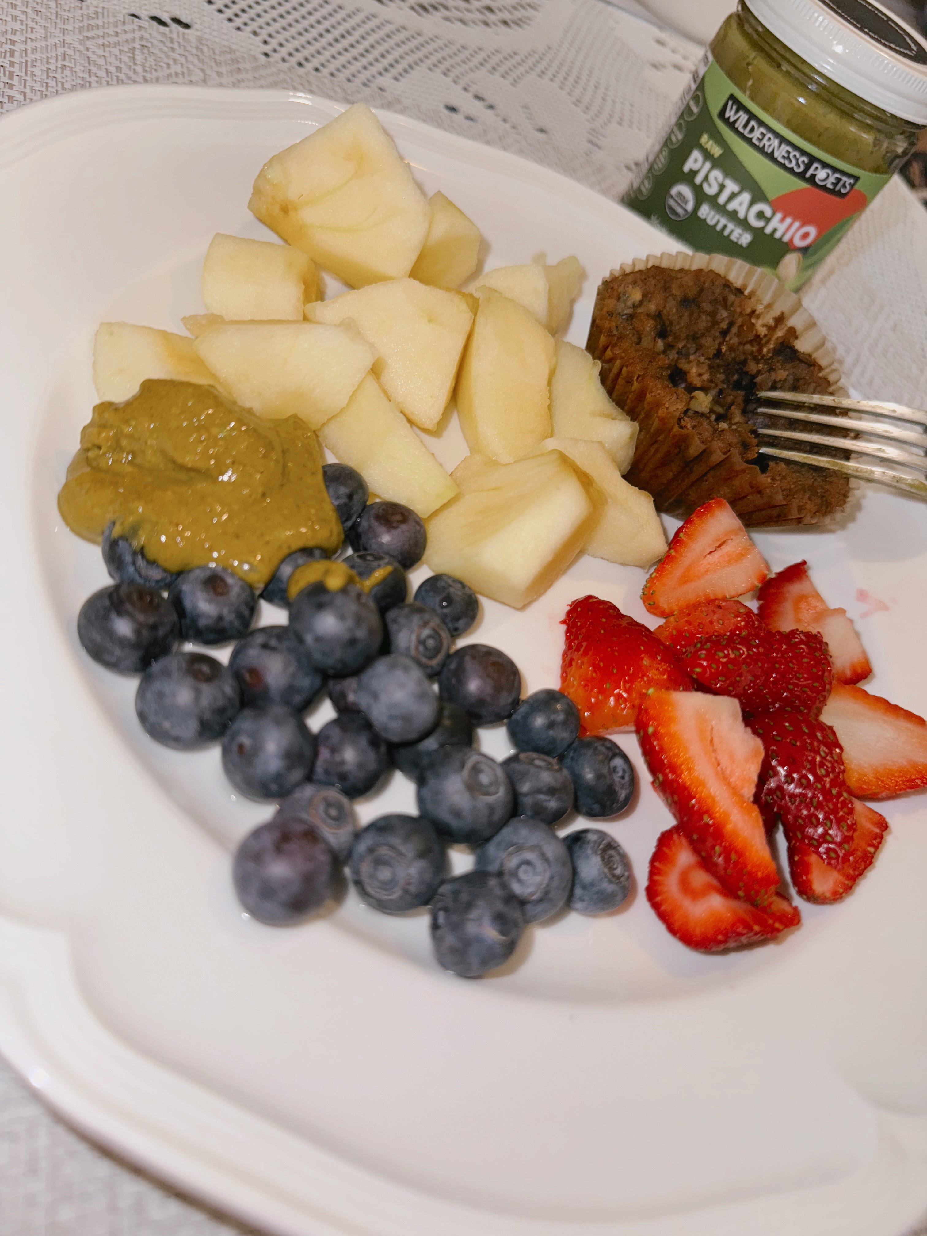Why pair pistachio butter with fruits ?